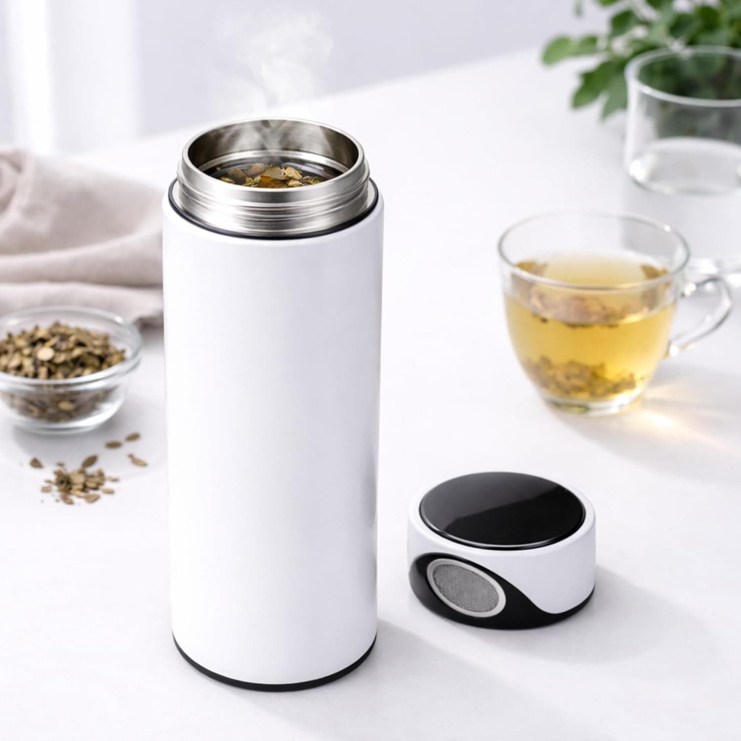 Gurtoy Vacuum Insulated Stainless Steel Water Bottle – Hot & Cold Thermal Flask with Leak-Proof Lid (White)